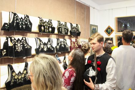 „Haftowany ogród – zdobnictwo na żywotku”