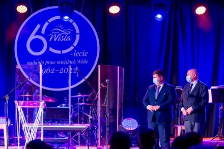 Marszałek Wojciech Kałuża i Przewodniczący Sejmiku Województwa Śląskiego Jan Kawulok na scenie podczas uroczystości/Donat Zniszczoł - wiceprezes WSS Wisła w trakcie wystąpienia/fot. T. Żak/UMWS