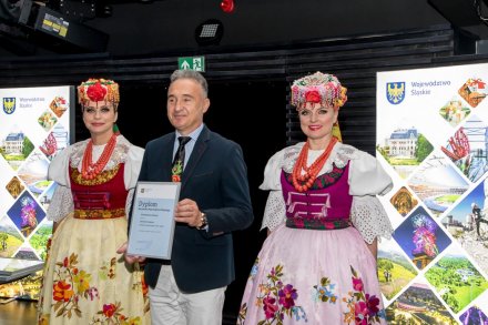 Nagroda dla Zbigniewa Cierniaka - dyrektora ZPiT Śląsk/fot. Tomasz Żak UMWS