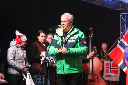 Prezes PZN Apoloniusz Tajner wita kibiców