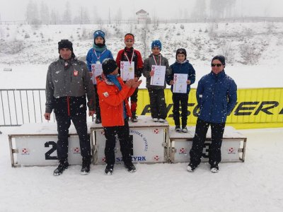 Podium zawodów Śląsko-Beskidzkiej Ligi Regionalnej w biegach narciarskich na Kubalonce
