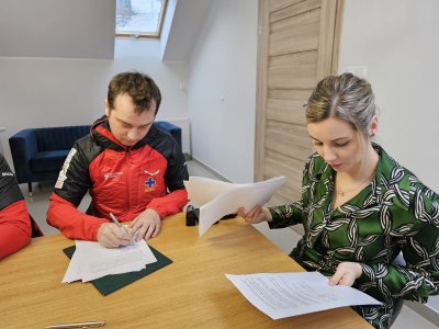 Podpisanie umowy między miastem a GOPR-em