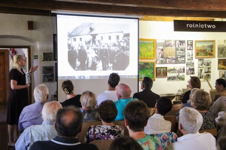 „Haftowany ogród – zdobnictwo na żywotku”