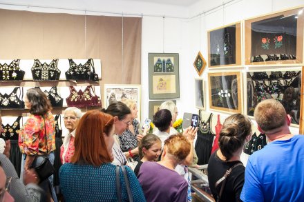 „Haftowany ogród – zdobnictwo na żywotku”