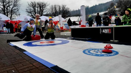 Mikołajkowy Dzień Sportów Zimowych.