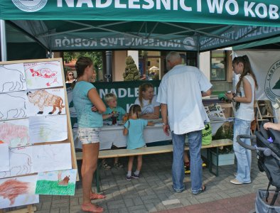 Stoiska edukacyjne Lasów Państwowych na Pl. B. Hoffa