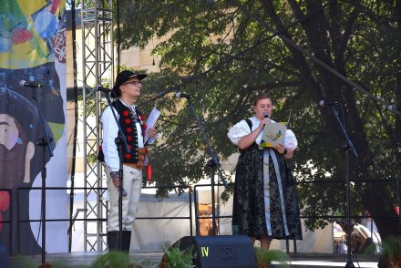 Koncert kapel na małej estradzie