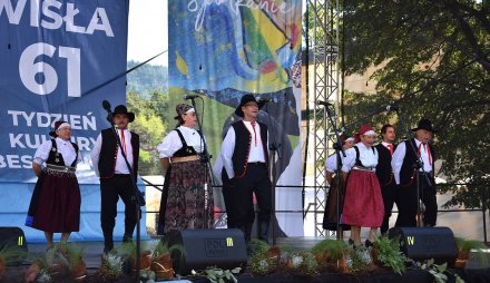 Koncert kapel na małej estradzie