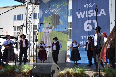 Koncert kapel na małej estradzie