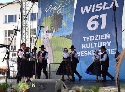 Koncert kapel na małej estradzie