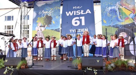 Koncert kapel na małej estradzie