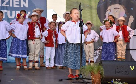 Koncert kapel na małej estradzie