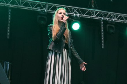 Występ uczniów Społecznego Ogniska Muzycznego