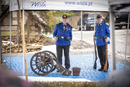 Otwarcie Habsburskiej Osady Gospodarczej - salwa armatnia grupy rekonstrukcyjnej