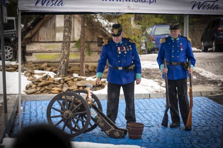 Otwarcie Habsburskiej Osady Gospodarczej - salwa armatnia grupy rekonstrukcyjnej