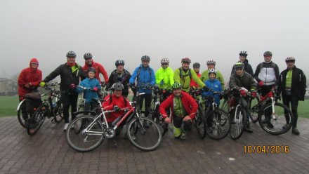 Grupowe zdjęcie uczestników wycieczki