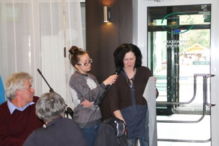 Hanka Działa prowadzi warsztaty dla Uczestników Warsztatów Terapii Zajęciowej z Czechowic