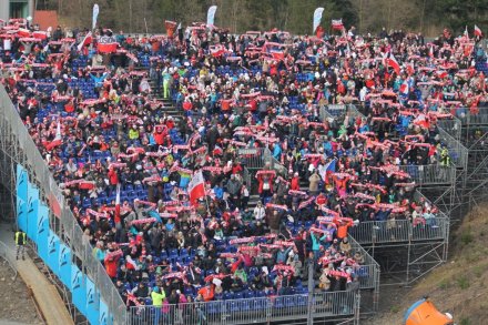 Biało-czerwone morze kibiców