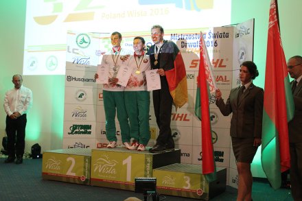 Zwycięzcy na podium podczas wręczenia nagród