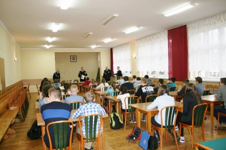 Uczestnicy wypełniają testy