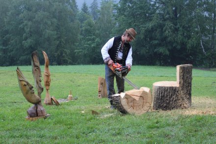 Grzegorz Michałek przy swoich pracach