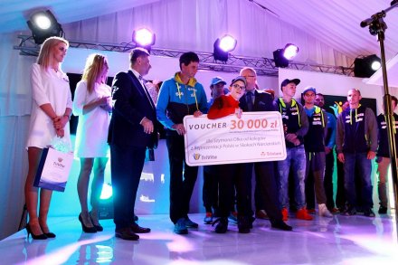 Moment wręczenia czeku