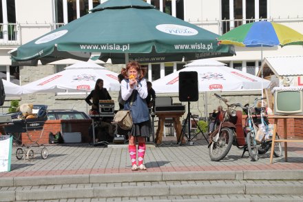 Pani Marycia Bujok podczas prowadzenia Prywatki PRL