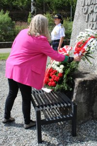 Złożenie kwiatów pod Pomnikiem Poległych i Walczących o Polskość i Wolność Ojczyzny