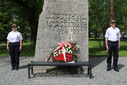 Złożenie kwiatów pod Pomnikiem Poległych i Walczących o Polskość i Wolność Ojczyzny