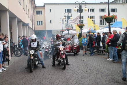 Prowadząca 3 Rajd Zabytkowych Pojazdów PRL-u