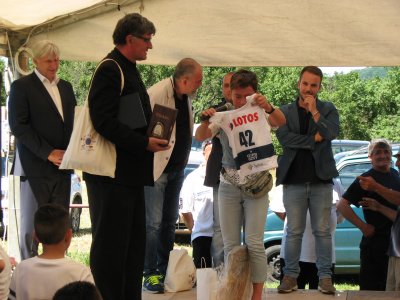 Oficjalne otwarcie Dni Tarnalelesz. Wójt gminy Bela Kovacs wita przybyłych gości