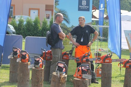 Stoiska z piłami Sthil