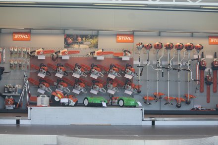 Stoiska z piłami Sthil