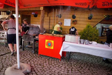 Gastronomia przed Ranczo Cieńków