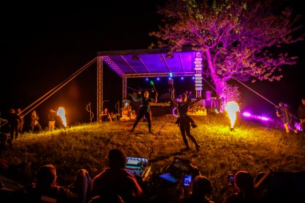 Ledowy pokaz grupy Nam Tara