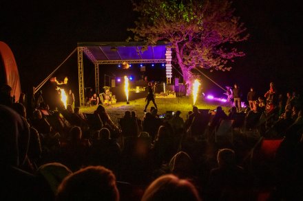 Ledowy pokaz grupy Nam Tara