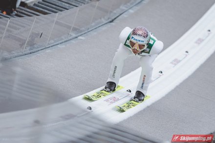 Aleksander Zniszczoł tuż przed skokiem/fot. T. Mieczyński, skijumping.pl