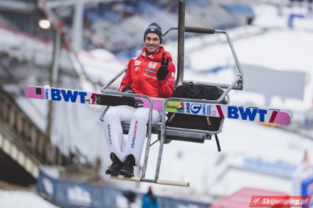Piotr Żyła na wyciągu krzesełkowym/fot. T. Mieczyński, skijumping.pl