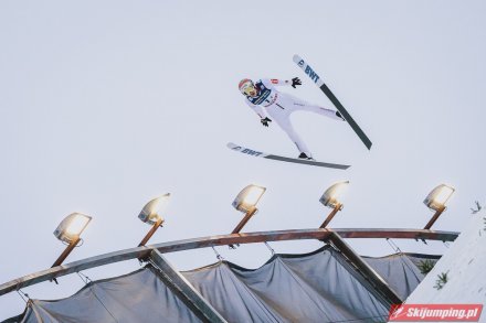Paweł Wąsek w locie/fot. T. Mieczyński, skijumping.pl