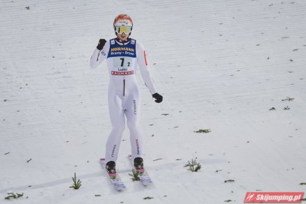 Paweł Wąsek zadowolony ze skoku/fot. T. Mieczyński, skijumping.pl
