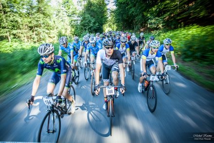 Kolarze na trasie maratonu