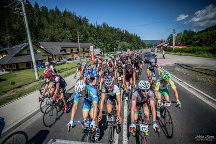 Honorowy start maratonu ulicami Wisły