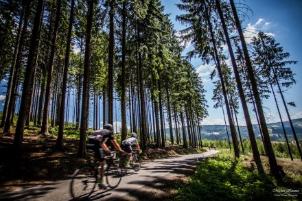 Kolarze na trasie maratonu