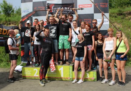 Najlpsze drużyny uczestniczące w Barbarian Race w Wiśle na podium