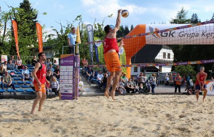 Marcin Wika ścina piłkę