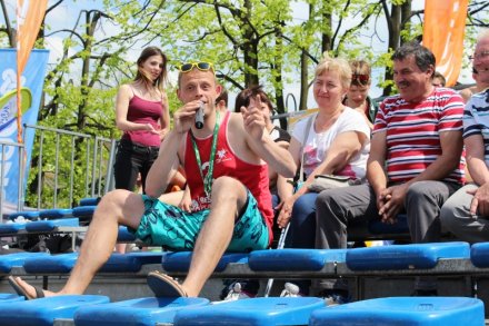 Rafał "Rufi" Polak bawi publiczność na trybunach