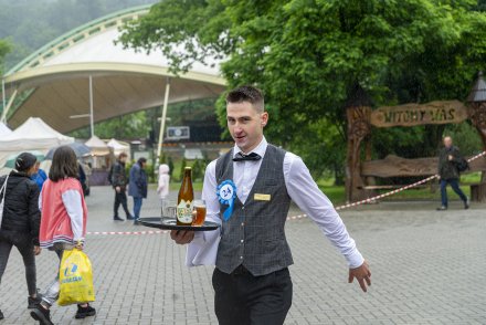 Uczestnik na trasie biegu