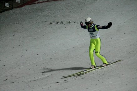 Piotr Żyła ląduje z telemarkiem w drugiej próbie