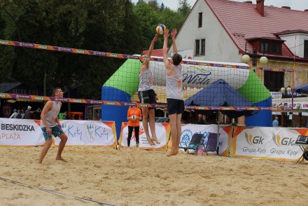 Walka na siatce podczas jednego z meczów