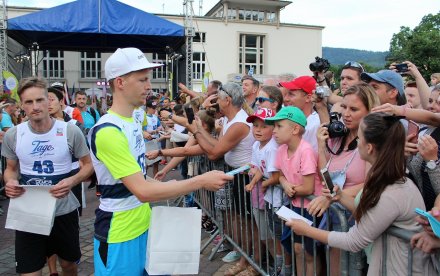 Michael Hayboeck rozdaje autografy kibicom